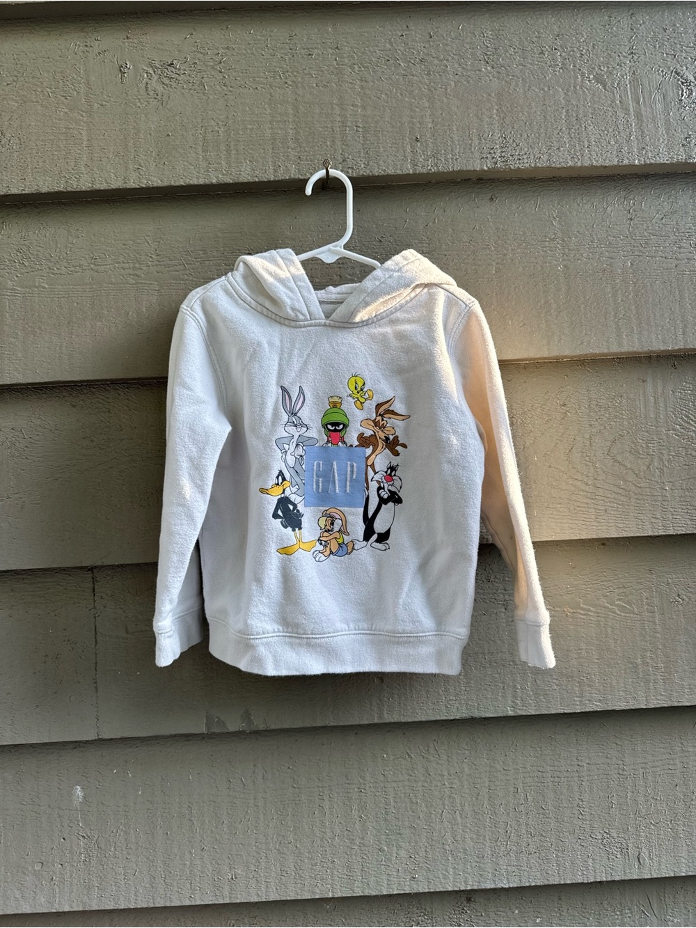 GAP Kids White Looney Tunes Hoodie - Character Graphic Pullover